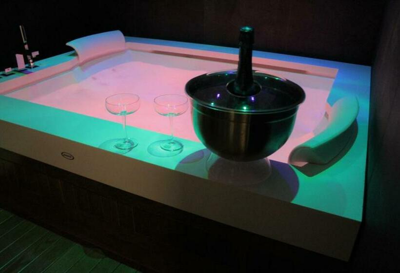 اتاق لوکس با وان آب گرم, B&b Fiumara