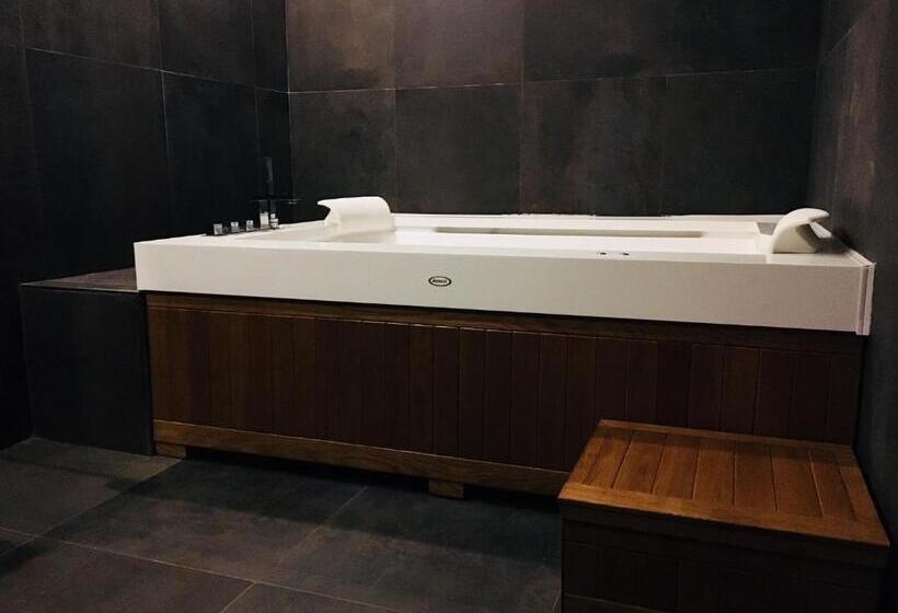 اتاق لوکس با وان آب گرم, B&b Fiumara