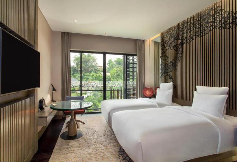 Вилла 3 Спальни с Бассейном, Pullman Ciawi Vimala Hills Resort