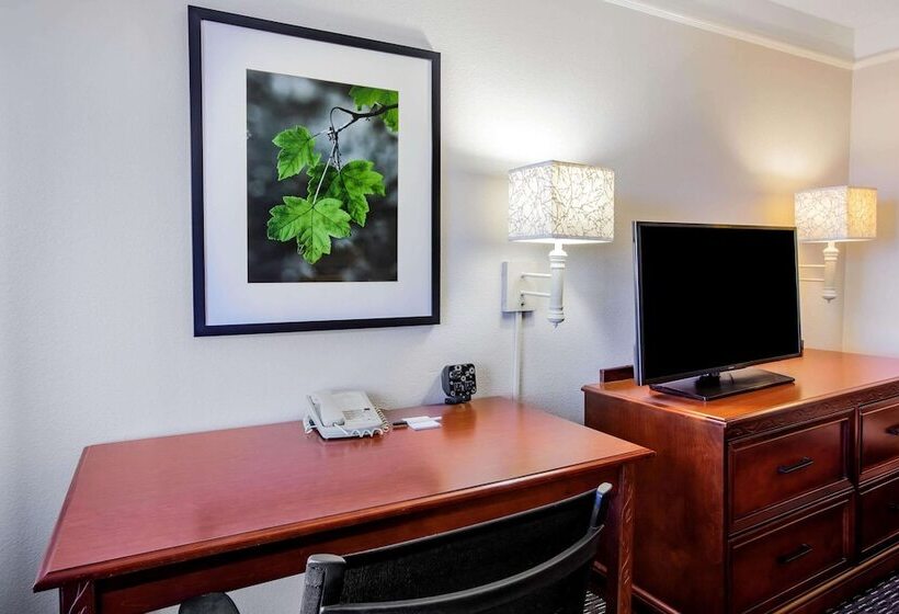 Family Suite, La Quinta By Wyndham Houston Baytown East