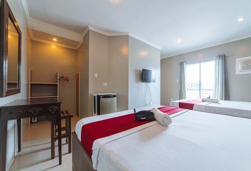 Номер Deluxe, Reddoorz @ Old Buswang Road