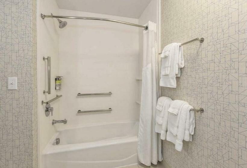 适合残疾人使用的标准间, Holiday Inn Express & Suites Jersey City   Holland Tunnel, An Ihg