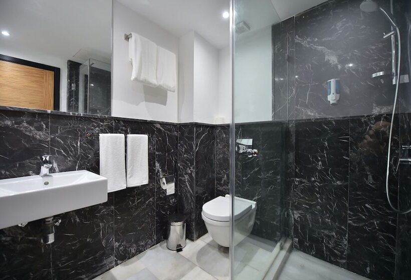 سوئیت با بالکن, Le Yacht Suites