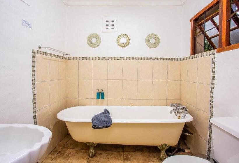 اتاق لوکس با بالکن, The Villa Manor & Spa