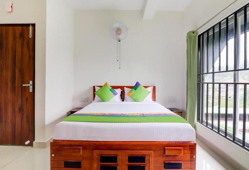 带特大床的标准间, Treebo New Redfern, Madikeri