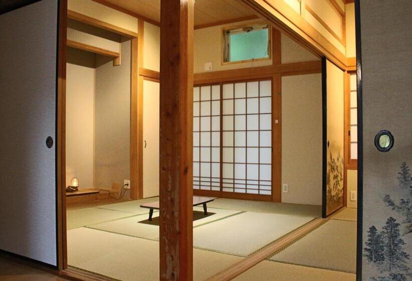 Номер Стандарт Четырехместный Совместный Санузел, Tsushima White House