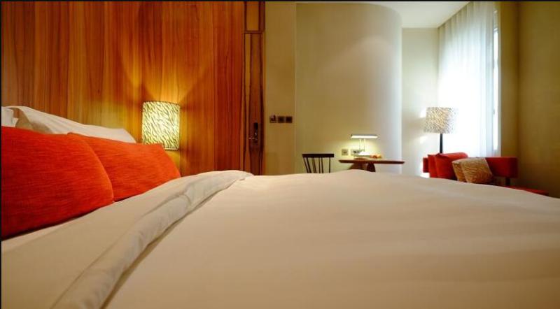 اتاق استاندارد با چشم‌انداز استخر, Virgin Hotels Dallas