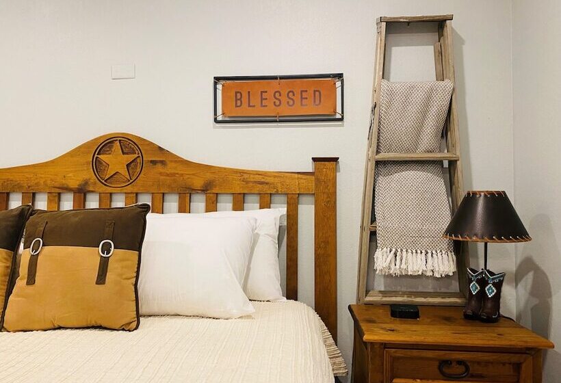 Escritório Deluxe, The Big Texan Motel