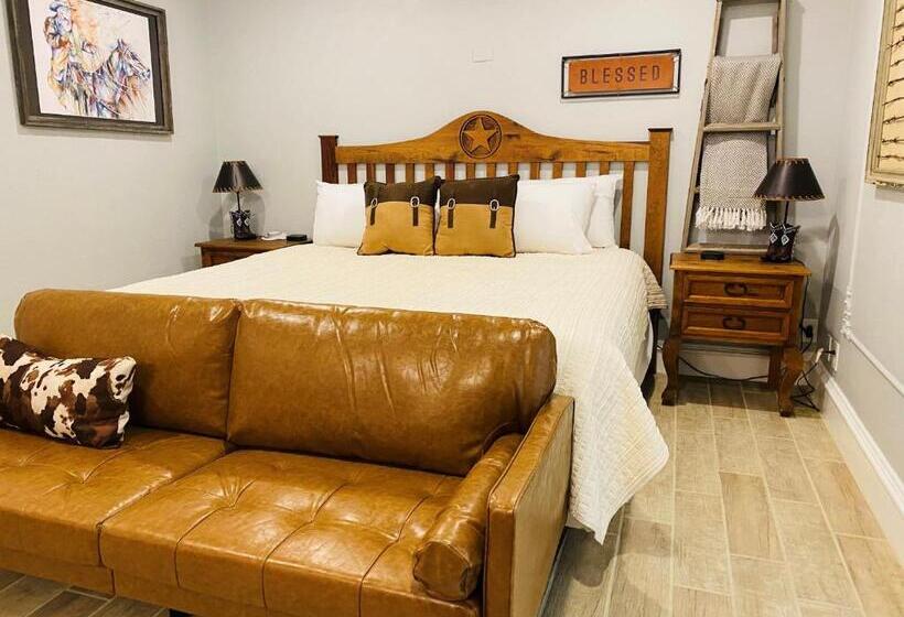 Escritório Deluxe, The Big Texan Motel