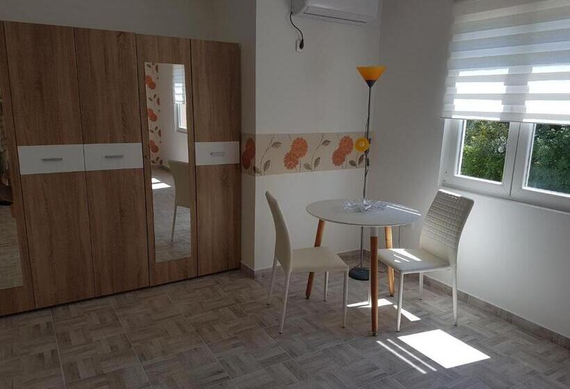 آپارتمان 2 خوابه, Bestie House
