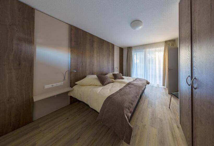 Апартаменты 1 Спальня с Балконом, Boarding & House T24