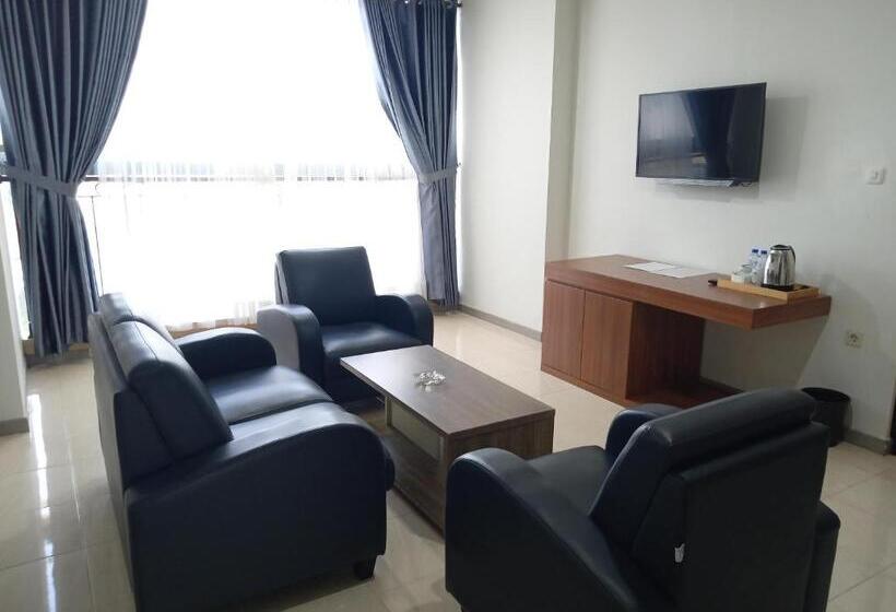 Люкс, Nalendra Plaza Subang