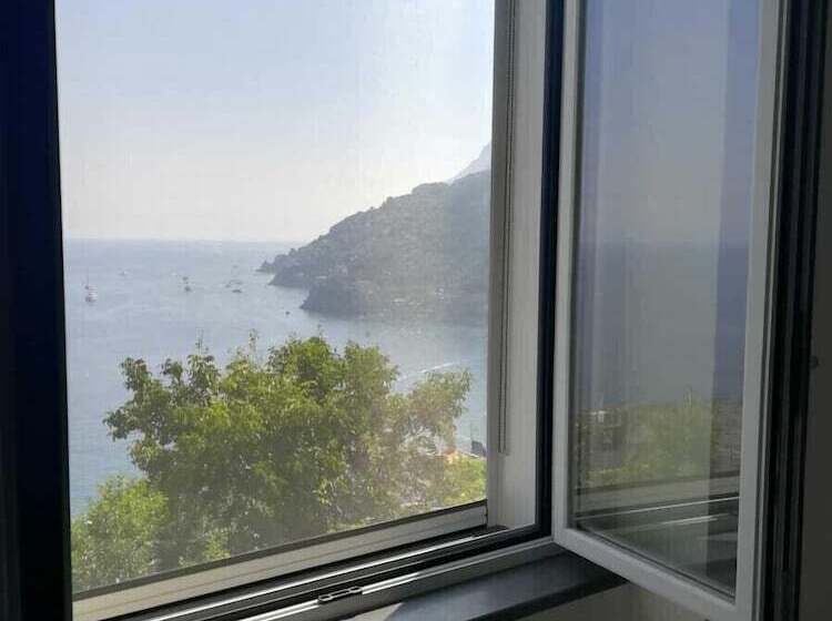חדר קומפורט לשלושה, Torre Elisea