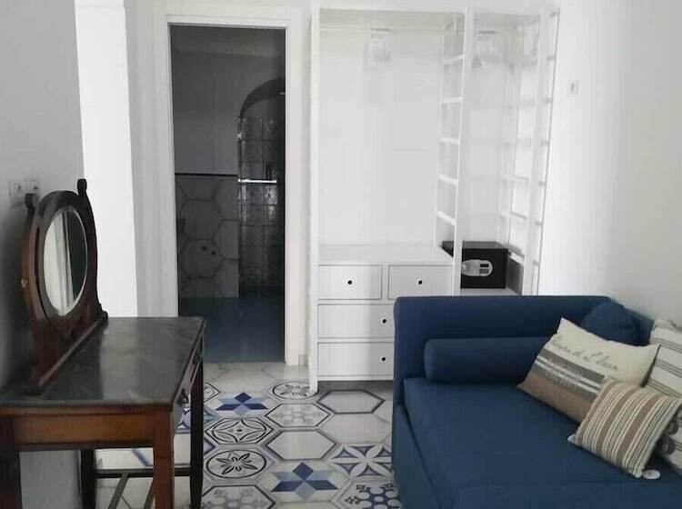 اتاق راحتی سه تخته, Torre Elisea