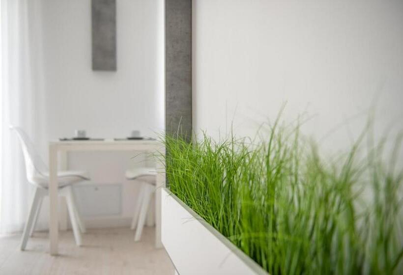 Apartamento 1 Dormitório com Sacada, West Residence Apartments
