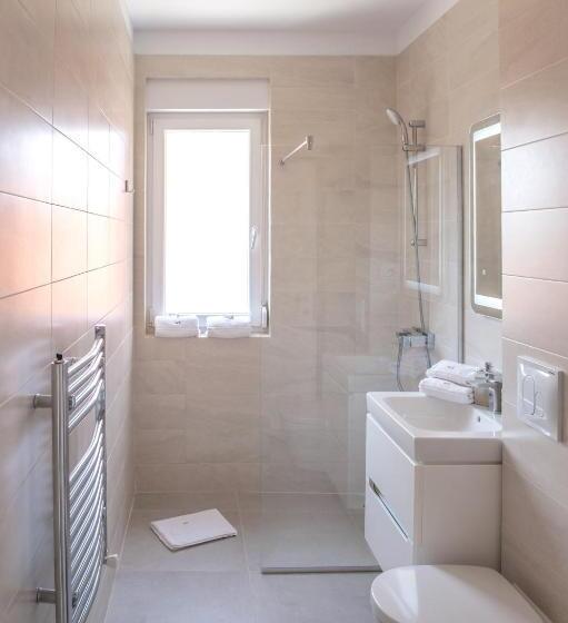 Apartamento 1 Dormitório com Sacada, West Residence Apartments