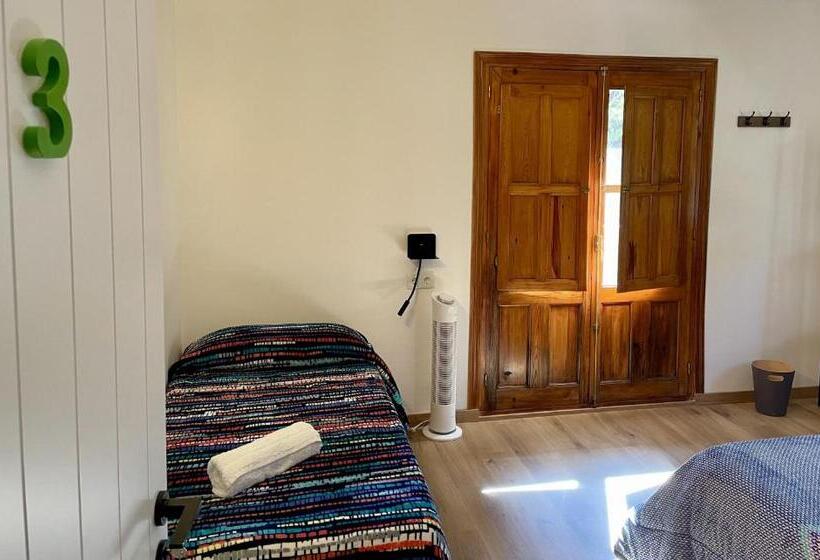 اتاق استاندارد سه تخته با سرویس بهداشتی مشترک, Rural Hostel Dos Lucas