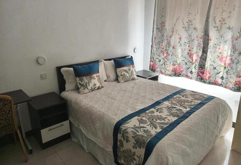 سوییت لوکس, Matt Bed And Breakfast