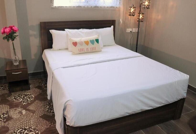 패밀리 스위트, Lady M Guest House