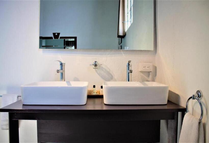 اتاق استاندارد چهارنفره با بالکن, Quinta Alhóndiga Galindo Hotel Boutique
