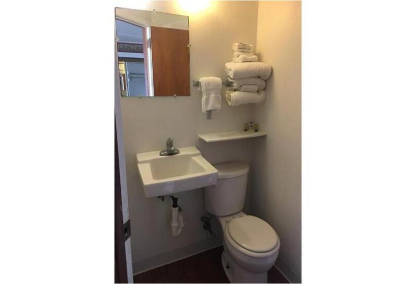 Номер Стандарт 2 Двуспальные Кровати, Colonial Inn New Ulm Extended Stay