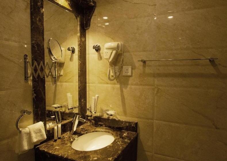 デラックスルーム, Rona Al Khobar