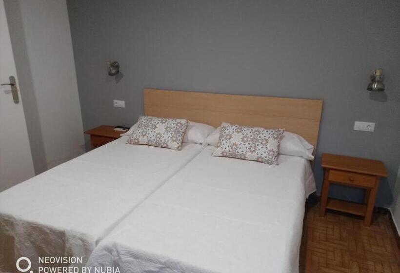 Номер Стандарт, Aderezo Hostal Restaurante