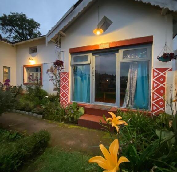 Номер Стандарт Вид на Сад, The Birdhouse Backpackers Hostel