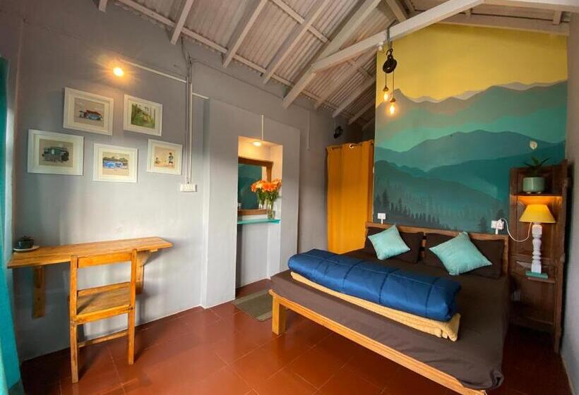 Номер Стандарт Вид на Сад, The Birdhouse Backpackers Hostel