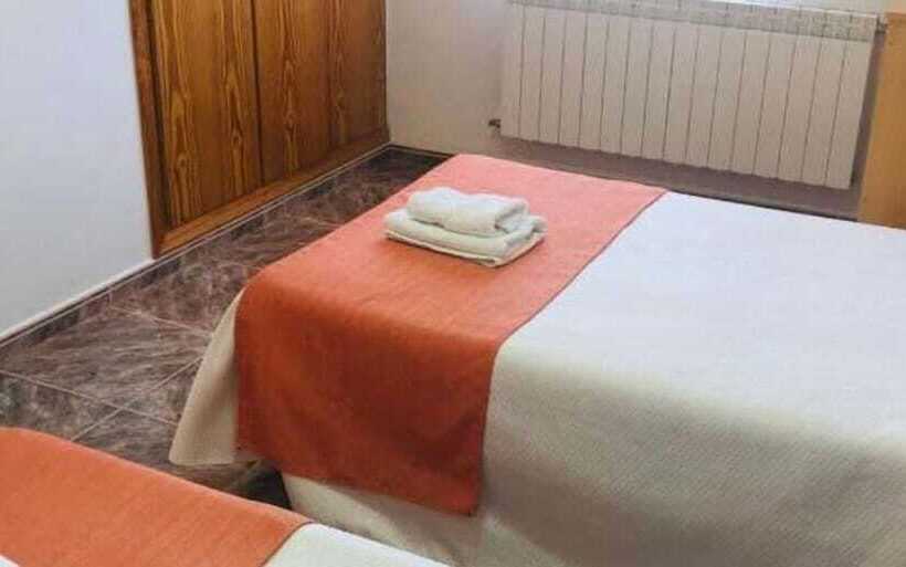 Номер Стандарт Трехместный, Hostal Restaurante Taibilla