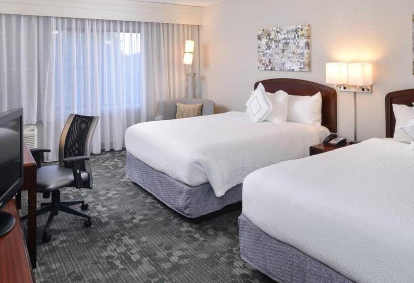 Номер Стандарт, Courtyard By Marriott Charlotte Matthews