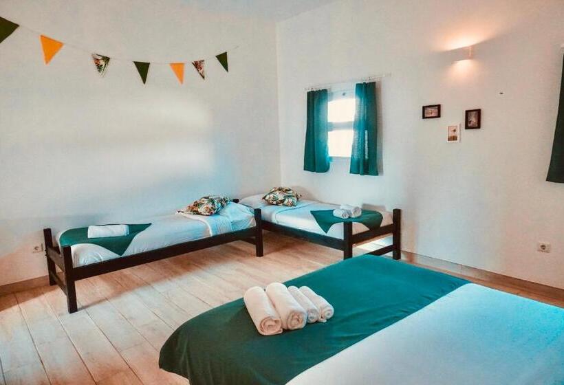 Семейный Номер, Oasis Backpackers Hostel Sintra Surf