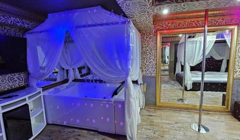 اتاق لوکس, Boutique Mikaela