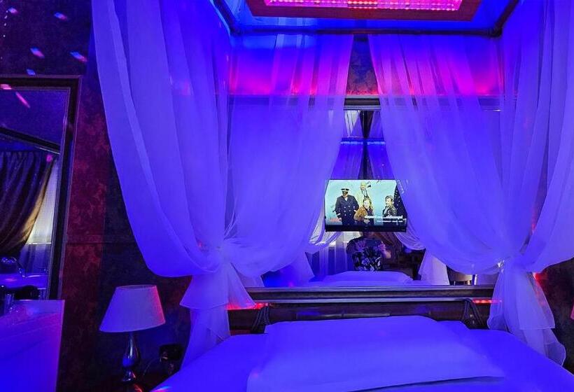اتاق لوکس با بالکن, Boutique Mikaela