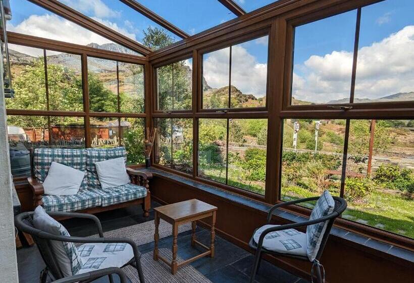 Дом 3 Спальни, Bryn Elltyd Eco House