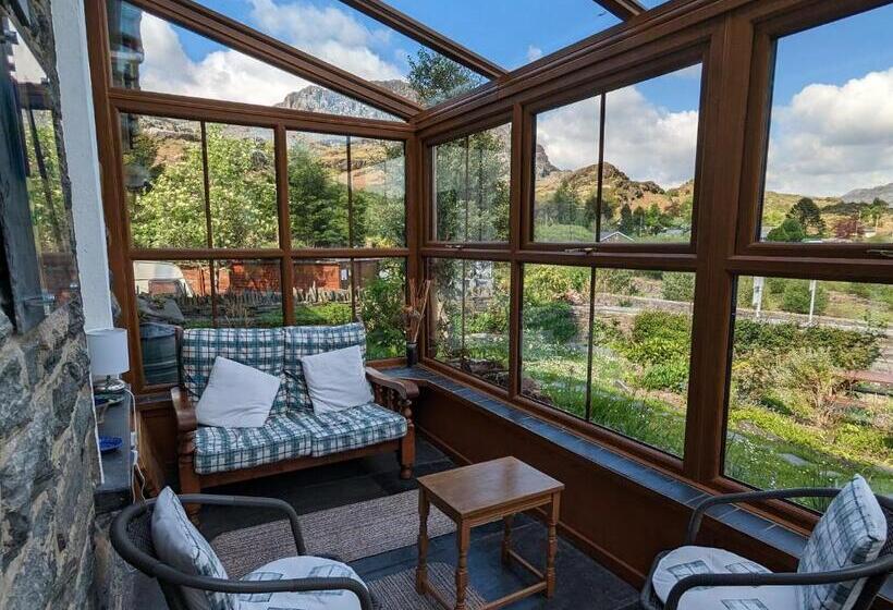 Дом 3 Спальни, Bryn Elltyd Eco House