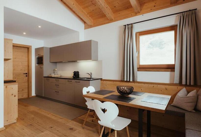 Апартаменты 1 Спальня, Villa Flora Mountain Lodges