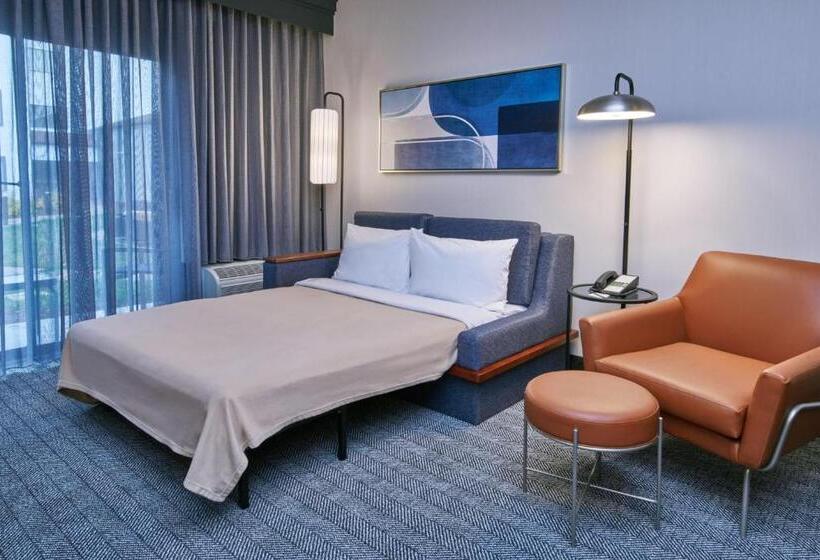 Люкс Кровать Кинг, Courtyard By Marriott Detroit Livonia