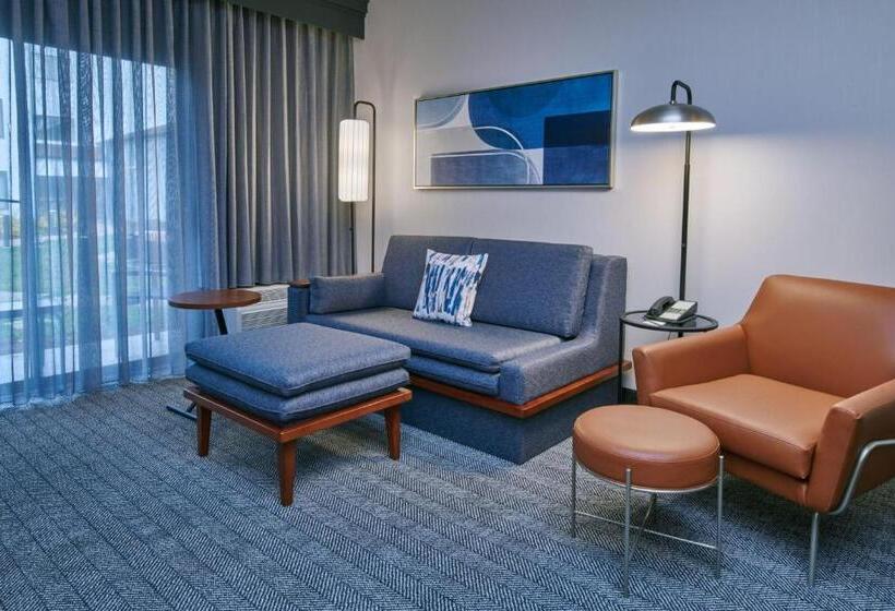 Люкс, Courtyard By Marriott Detroit Livonia