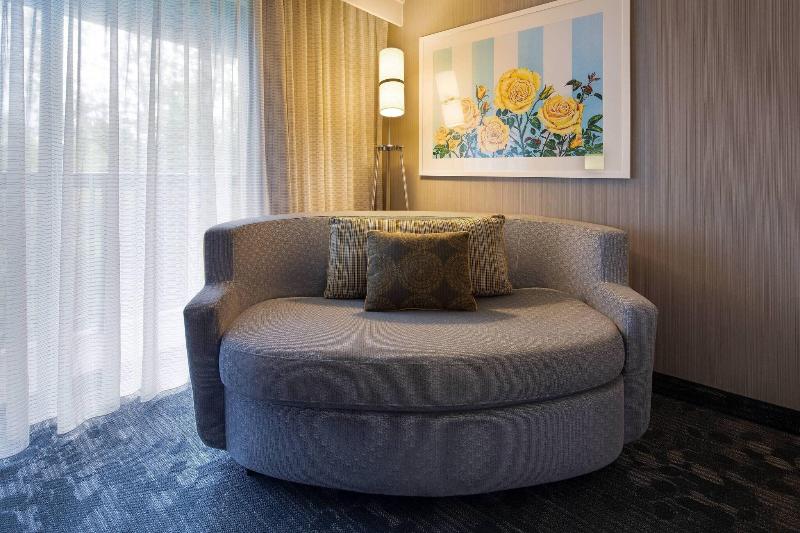 带大床的标准间, Courtyard Grand Rapids Airport