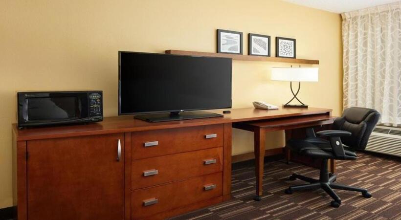 Люкс с Балконом, Holiday Inn Express Tifton, An Ihg
