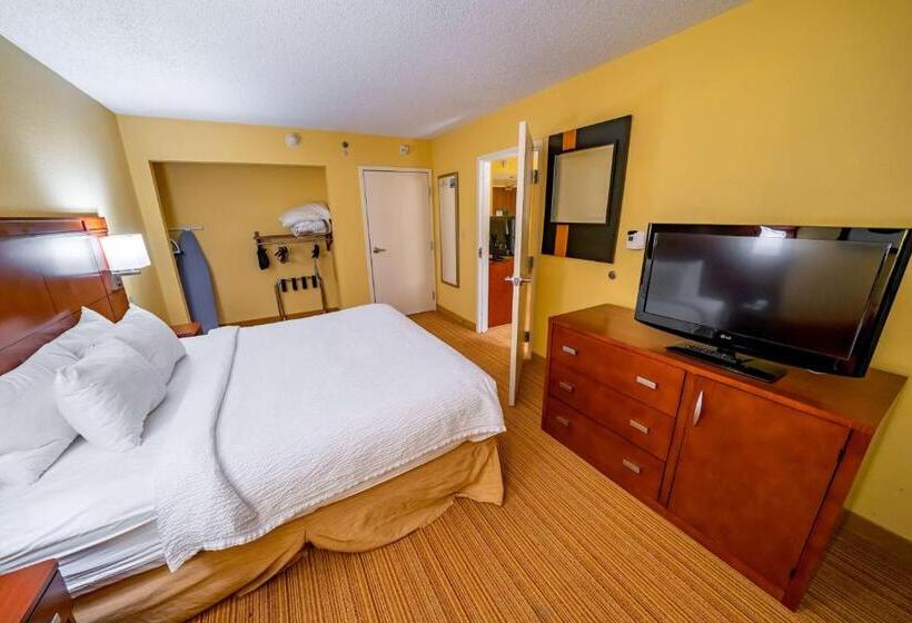 스위트 킹사이즈 침대, Iowa Inn Bettendorf Quad Cities