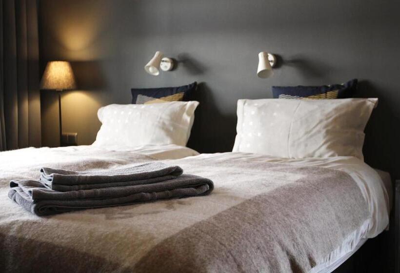 سوییت جونیور با بالکن, Armot Guesthouse