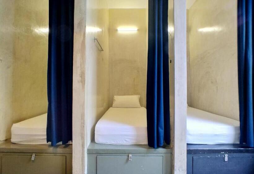 Кровать в Общей Комнате, Beds In Garden Hostel Sdn Bhd