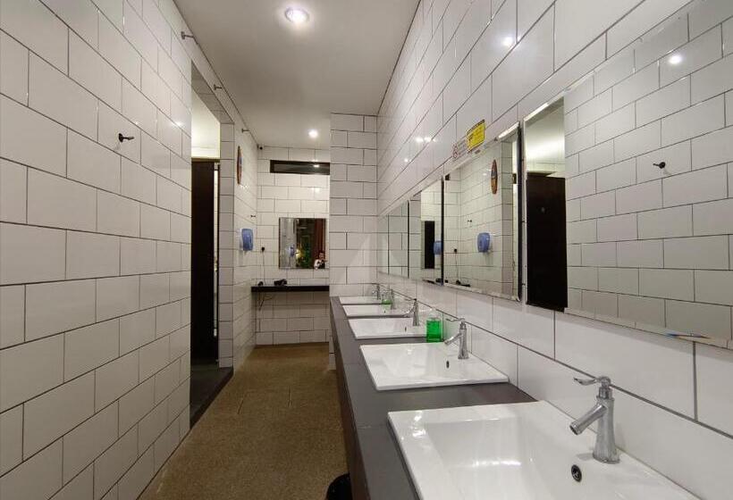 Трехместный Номер Комфорт, Beds In Garden Hostel Sdn Bhd