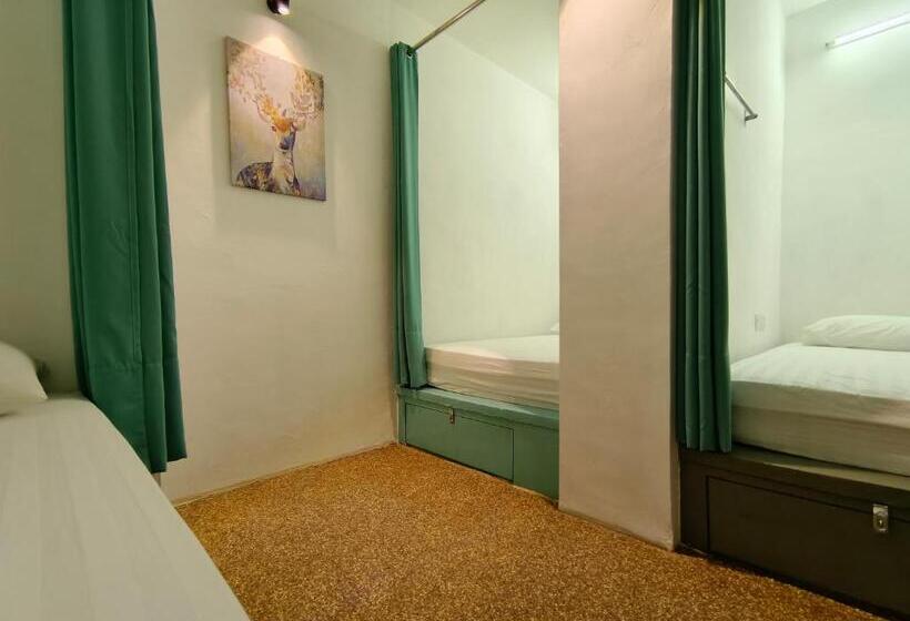 Четырехместный Номер Стандарт, Beds In Garden Hostel Sdn Bhd