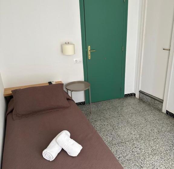 Quarto Estandar Individual, L'illa