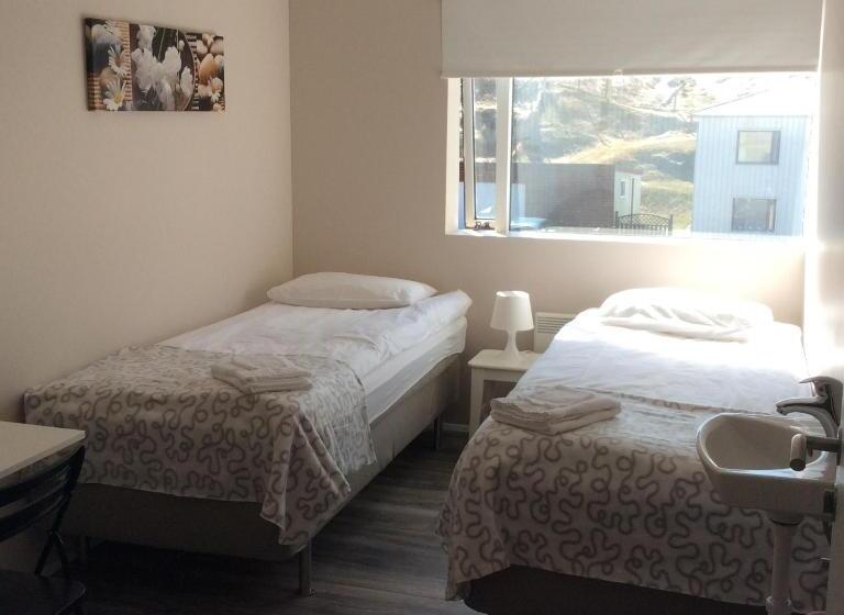 اتاق استاندارد با چشم‌انداز کوهستان, Við Hafið Guesthouse