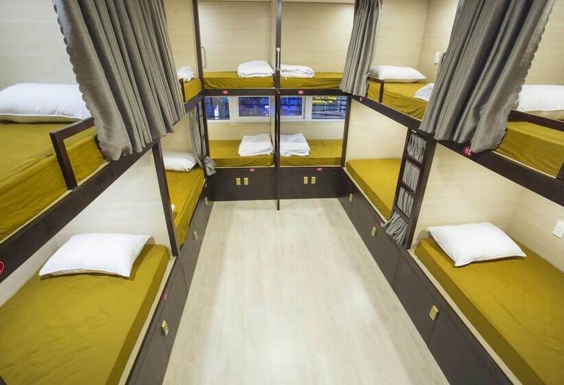 تختخواب در اتاق مشترک, Saigon Marvel Hostel