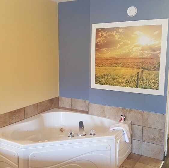 Suite, Days Inn By Wyndham Trenton